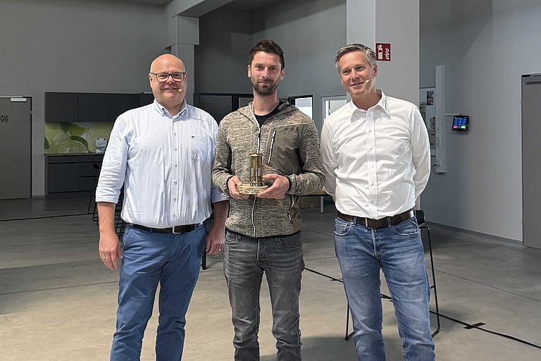 Stefan Moser erhält Leuchtturm-Preis für sein Team